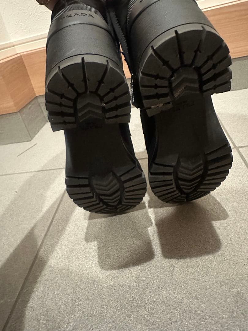 PRADA ブラッシュドレザーメナイロンレースアップブーティー