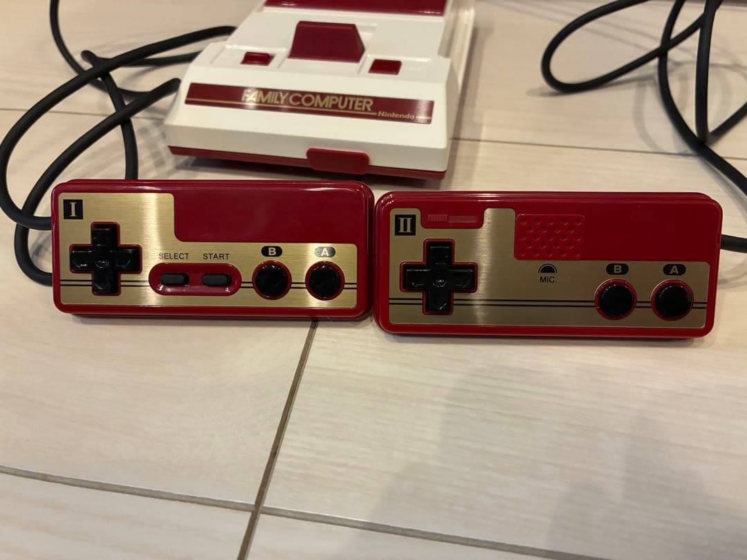 アダプタ付　ニンテンドークラシックミニ ファミリーコンピュータ
