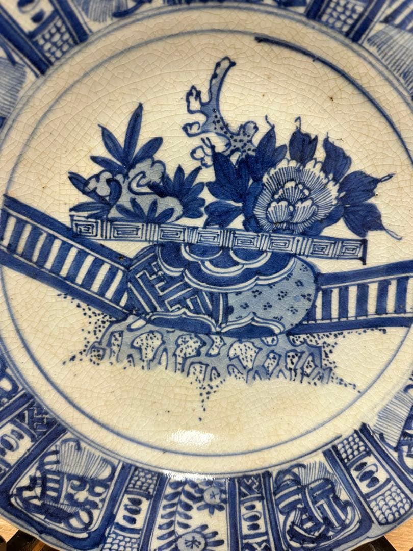 青い花柄の陶器皿　 美術品　伊万里焼　染付　皿立て付いてません