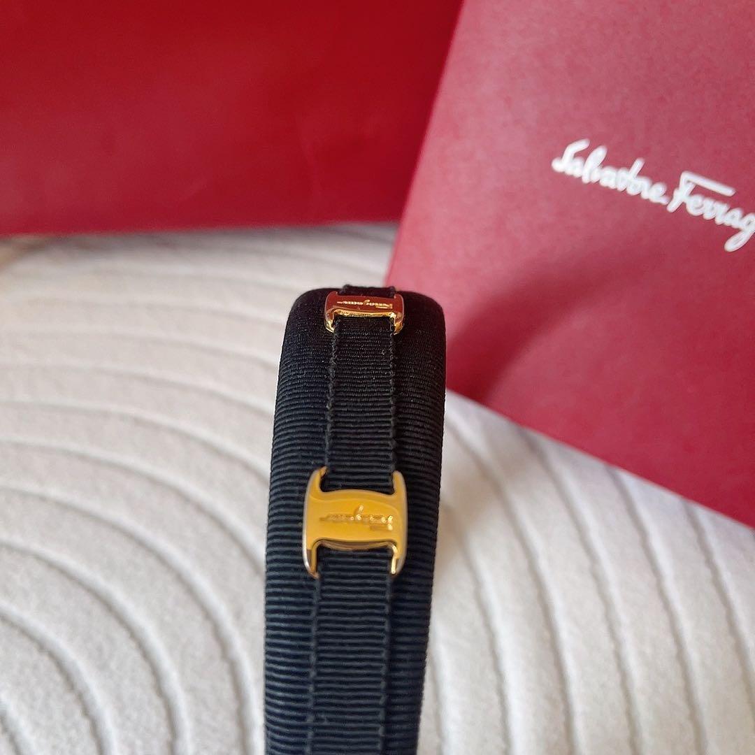 Ferragamo　フェラガモ　カチューシャ ゴールド金具 ブラック