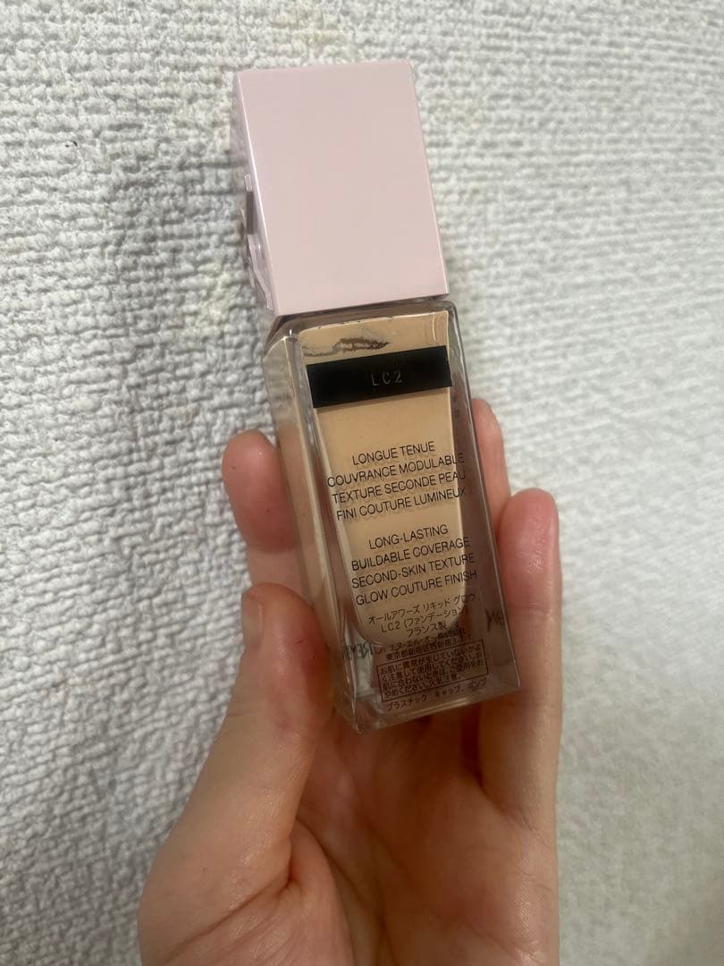 イヴ・サンローラン　ALL HOURS GLOW FOUNDATION LC2