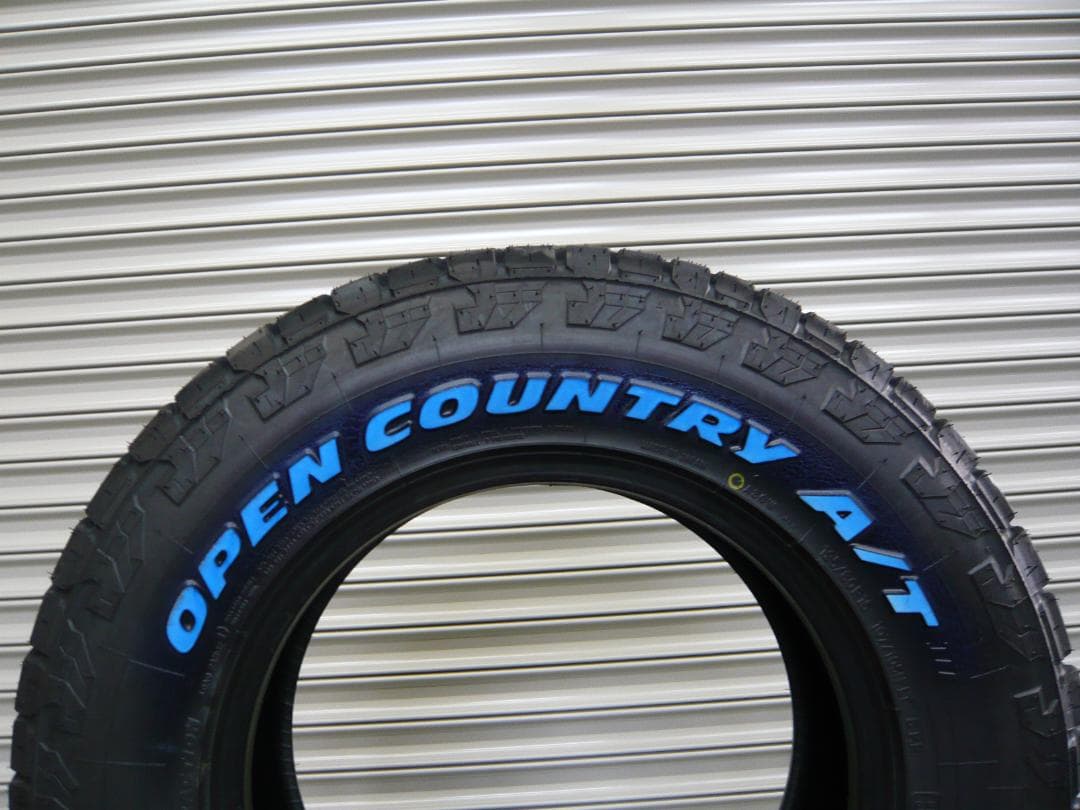 送料込☆TOYOオープンカントリーA/TⅢ☆195/80R15☆ゴツゴツタイヤ