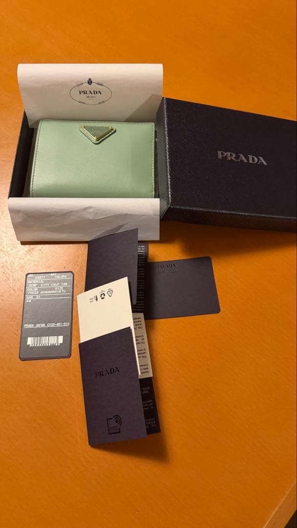 PRADA シティカーフタブ 財布