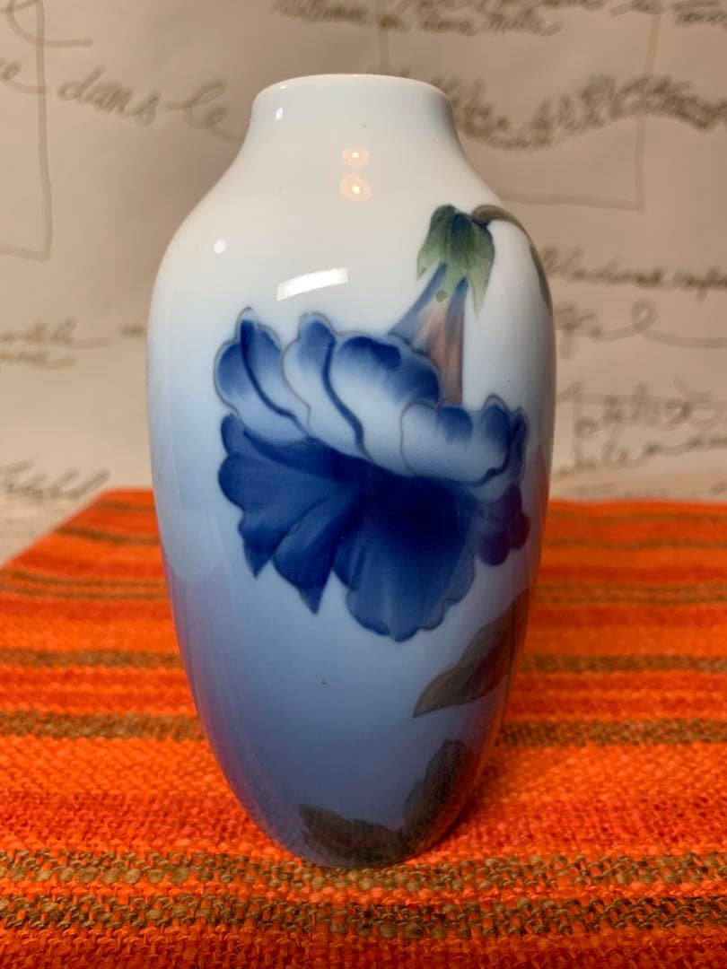 ロイヤルコペンハーゲン　1966年のビンテージの色が美しい一輪挿しの花瓶！