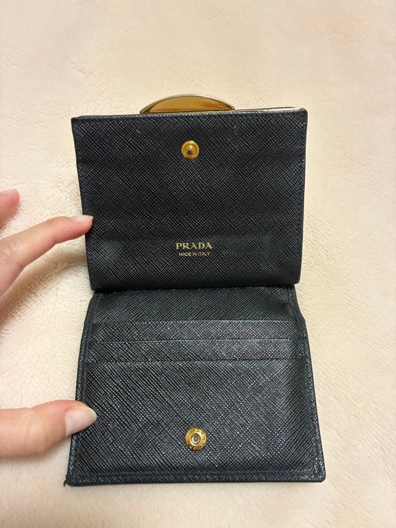 PRADA ブラックレザー 折り財布