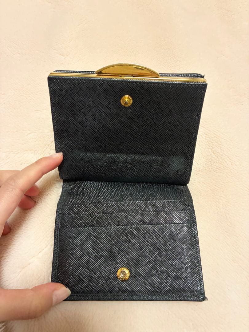 PRADA ブラックレザー 折り財布