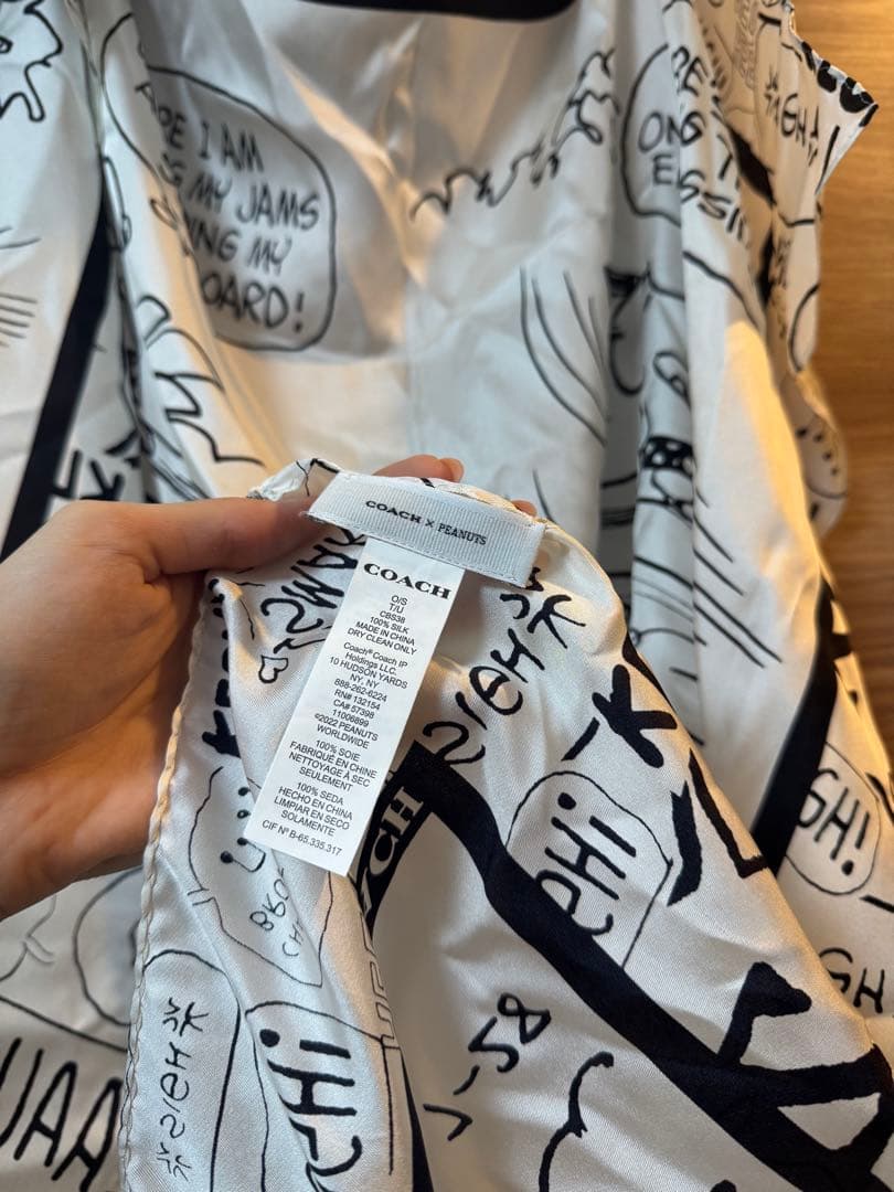 COACH x Peanuts 限定コラボ　シルクスカーフ