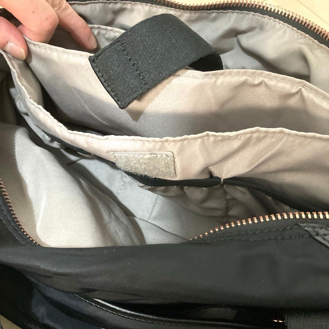 Kipling 黒 ボストンバッグ タッセル付き