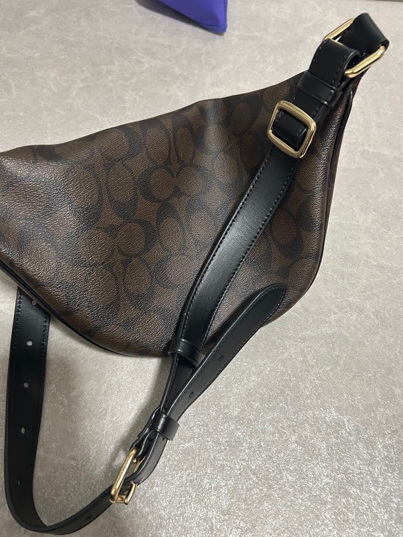 COACH モノグラム ボディバッグ