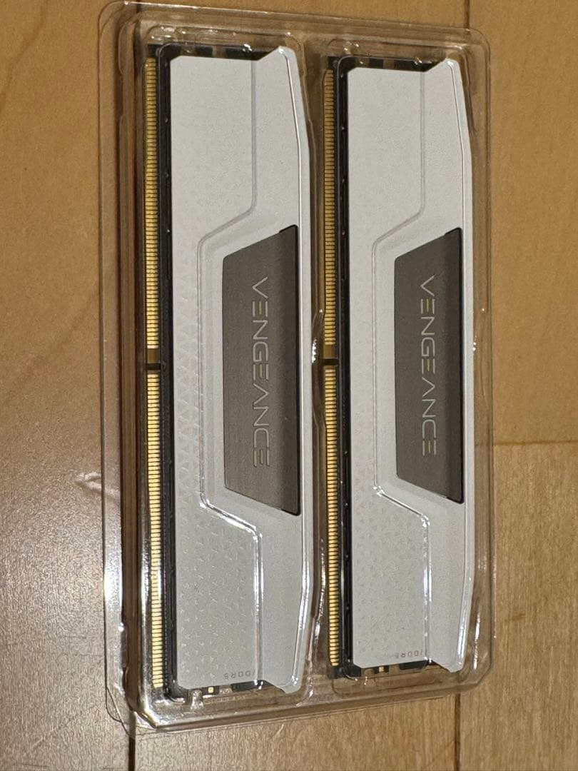 メモリー CORSAIR VENGEANCE DDR5 64GB 5200MHz