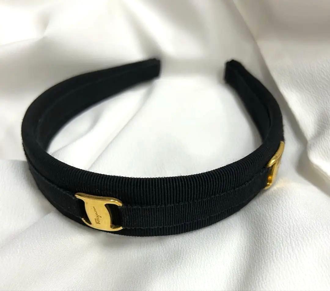 極美品　フェラガモ　カチューシャ　ブランドカチューシャ　Ferragamo