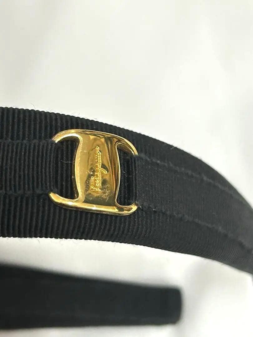 極美品　フェラガモ　カチューシャ　ブランドカチューシャ　Ferragamo
