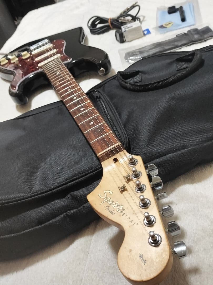 Squier ストラト Affinity 黒 べっ甲柄PG ケースオマケ多数付き