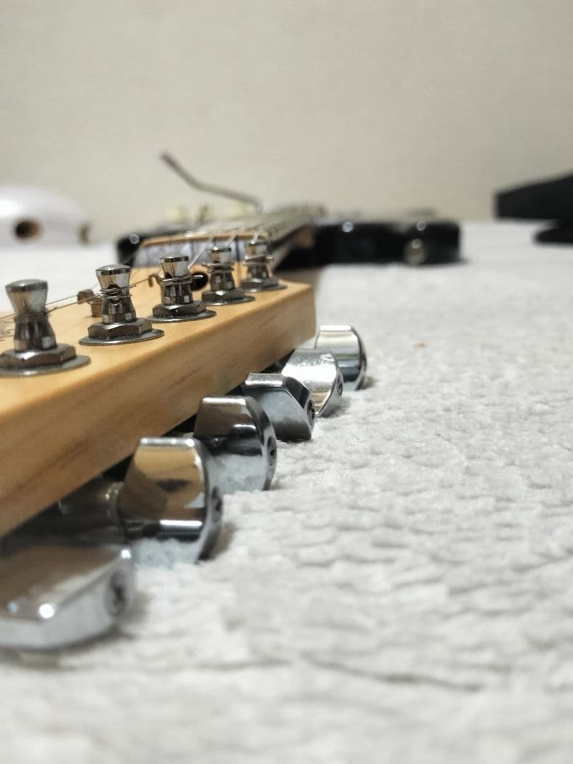 Squier ストラト Affinity 黒 べっ甲柄PG ケースオマケ多数付き