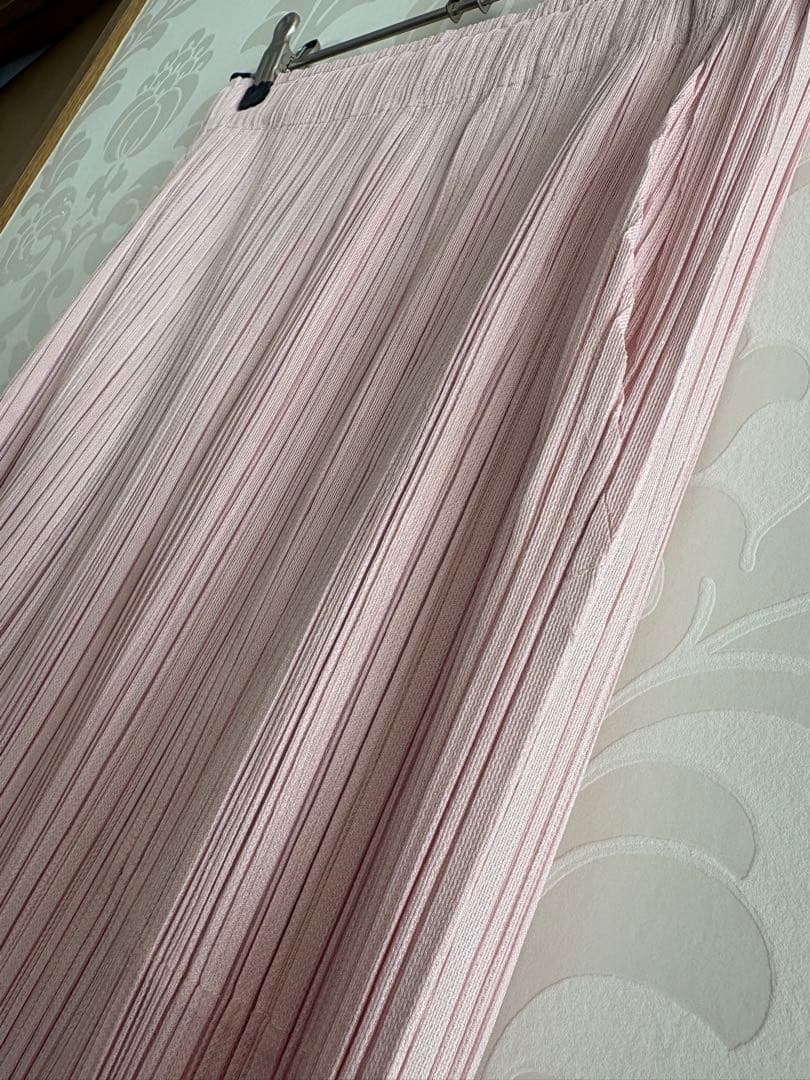 PLEATS PLEASEロングスカート　スリットあり