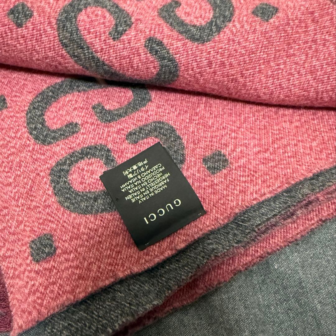 GUCCI グッチ　マフラー　ロゴ　ピンク　グレー