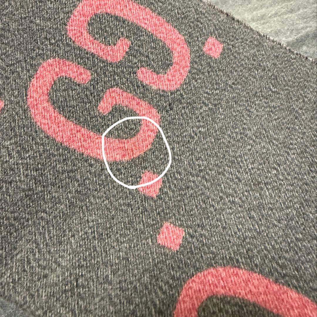 GUCCI グッチ　マフラー　ロゴ　ピンク　グレー