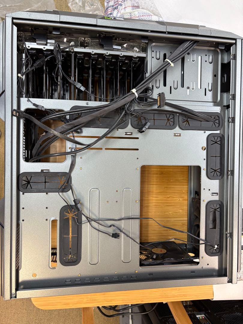 GALLERIAフルタワー　PCケース グレー メッシュフロントパネル