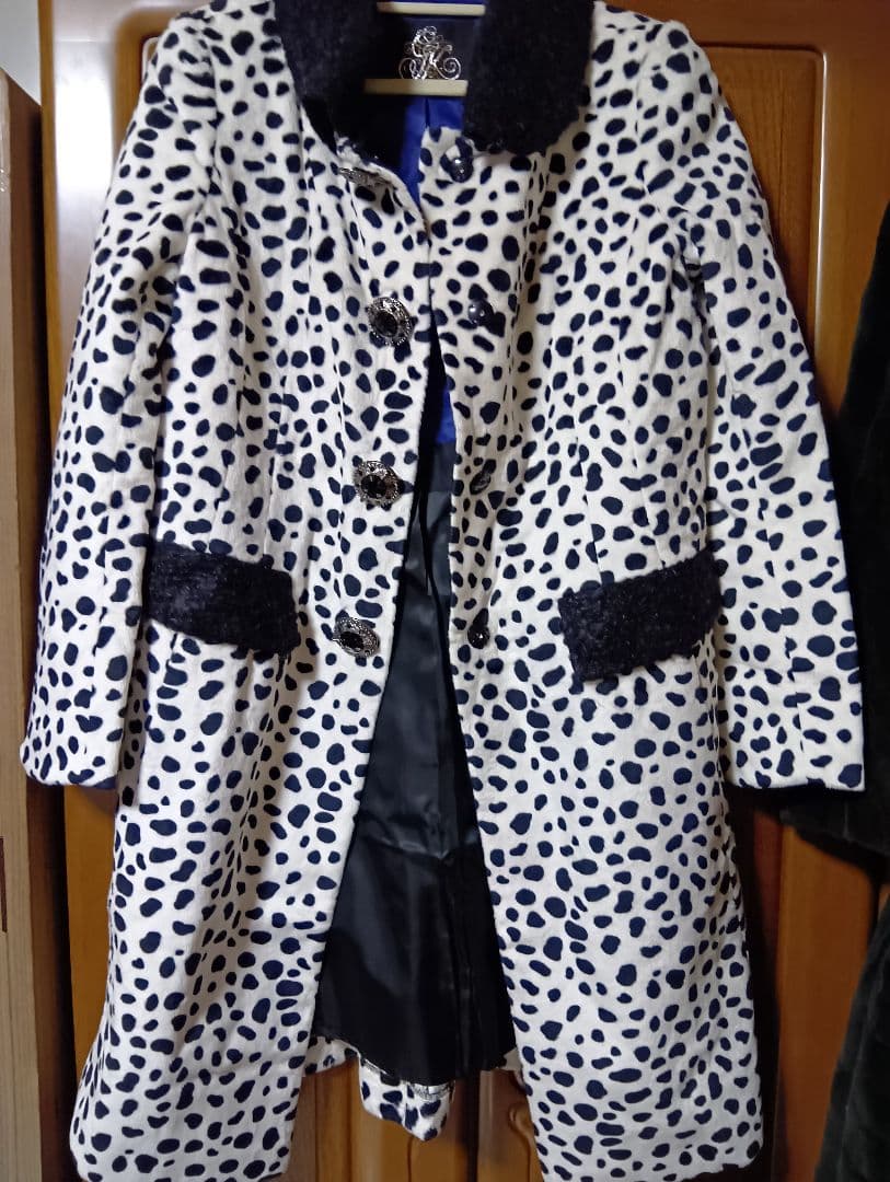伊太利屋　黒白模様ロングコート
