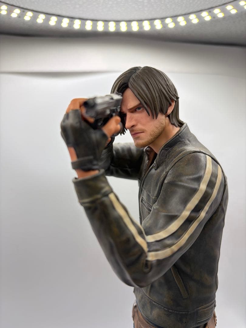 コトブキヤ ARTFX バイオハザード レオン・S・ケネディ フィギュア