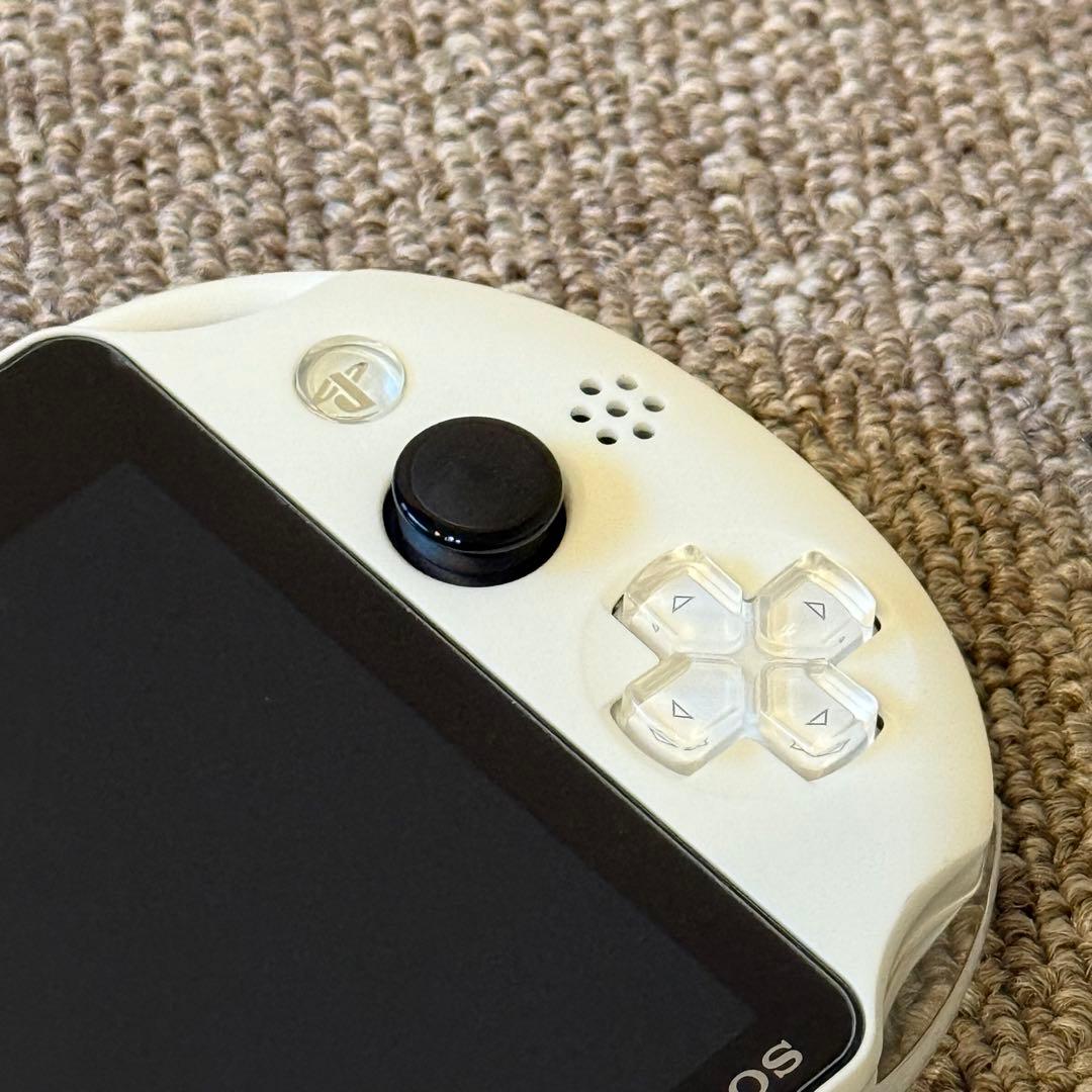 【ほぼ未使用】PSVITA PCH-2000 グレイシャー・ホワイト