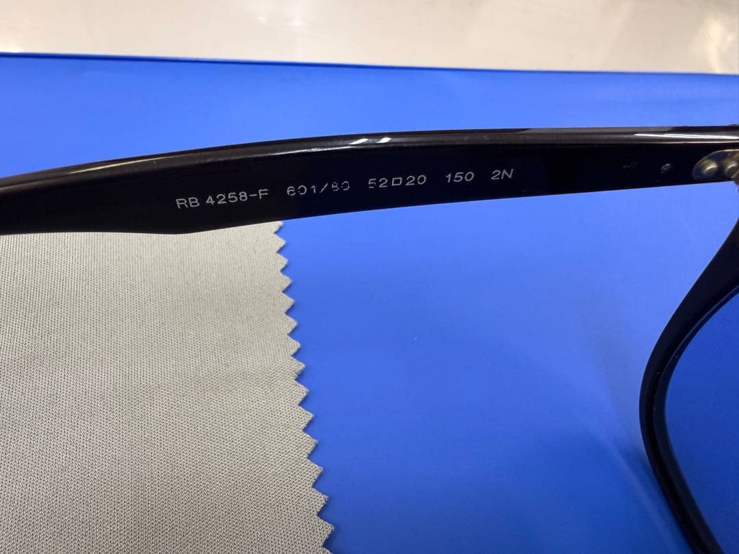 Ray-Ban サングラス　RB4258F