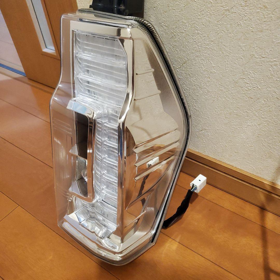 H26年 LA600S LA610S タントカスタム用右テールランプユニット