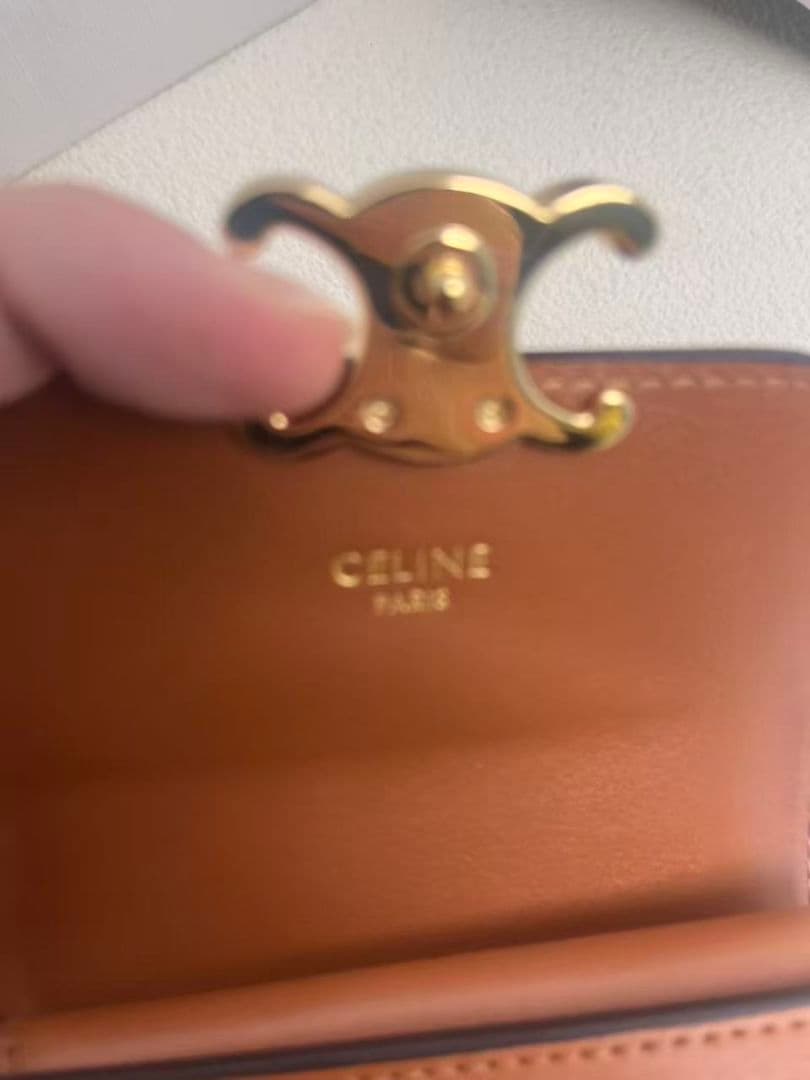 CELINE（セリーヌ） ブラウン レザー 三つ折り財布 カードポケット付き