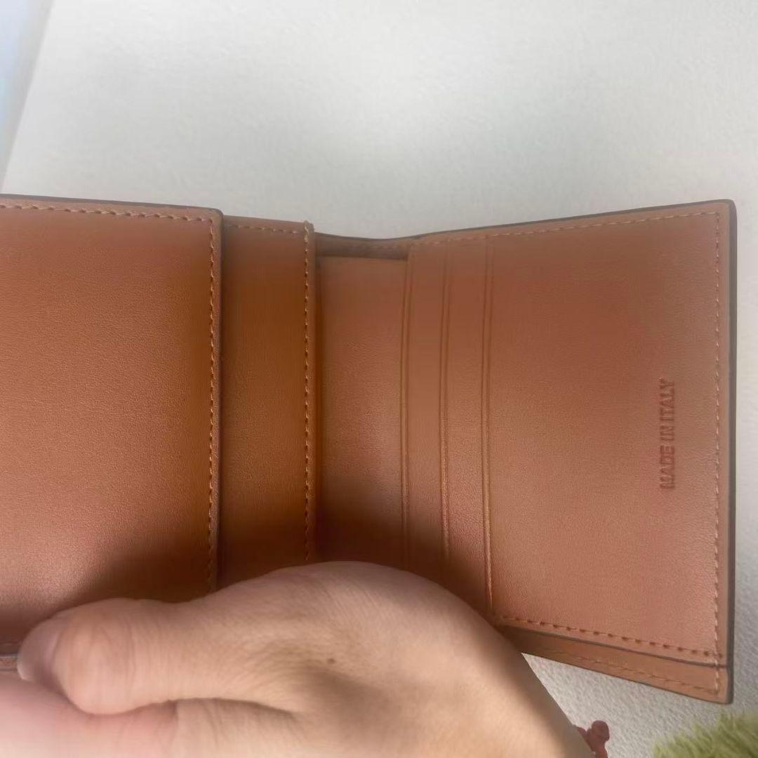 CELINE（セリーヌ） ブラウン レザー 三つ折り財布 カードポケット付き