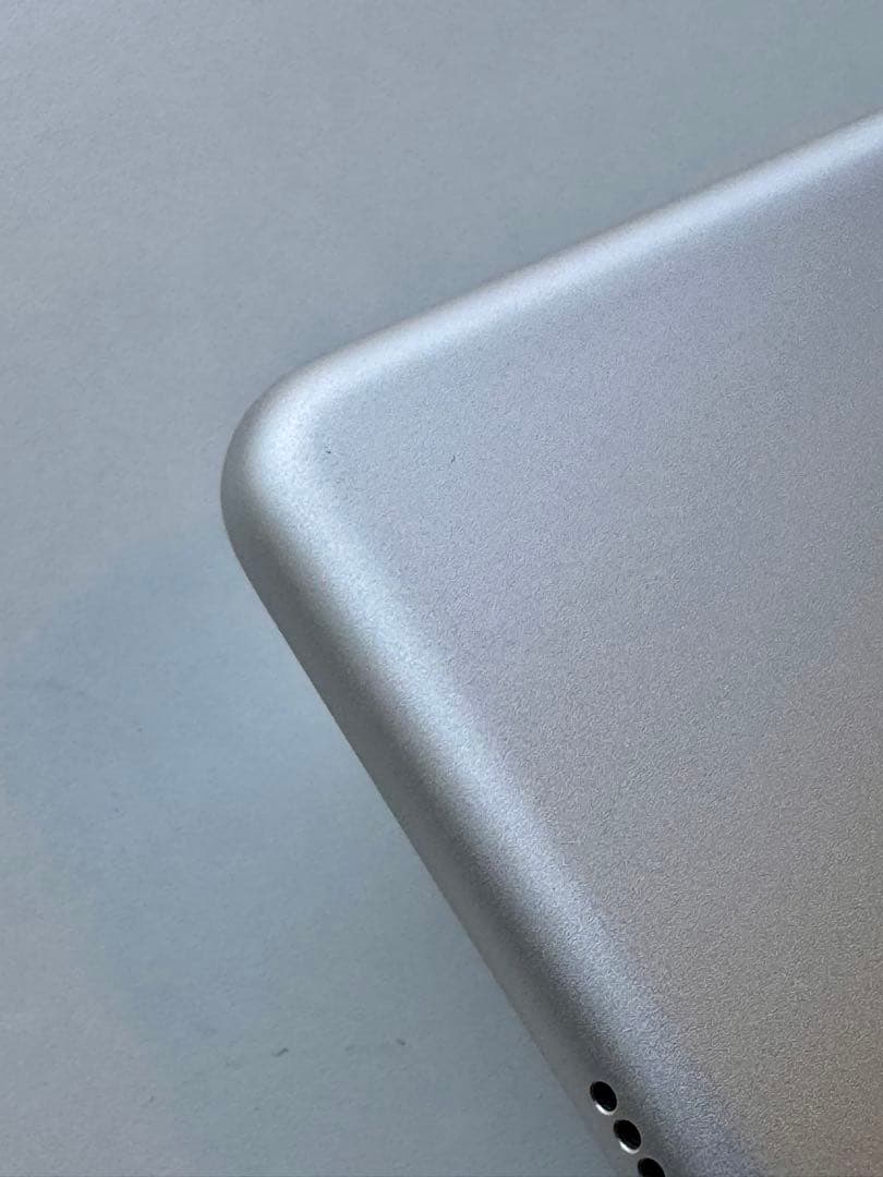 【美品】Apple iPad 第7世代 10.2インチ シルバー 本体