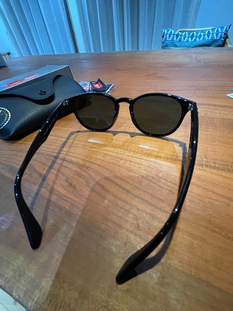 Ray-Ban ブラックオーバルサングラスRB 4259-F