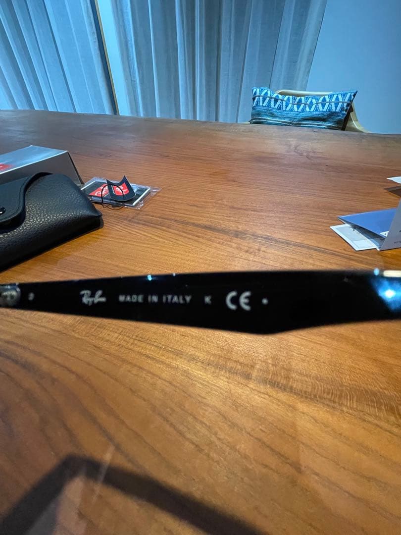 Ray-Ban ブラックオーバルサングラスRB 4259-F