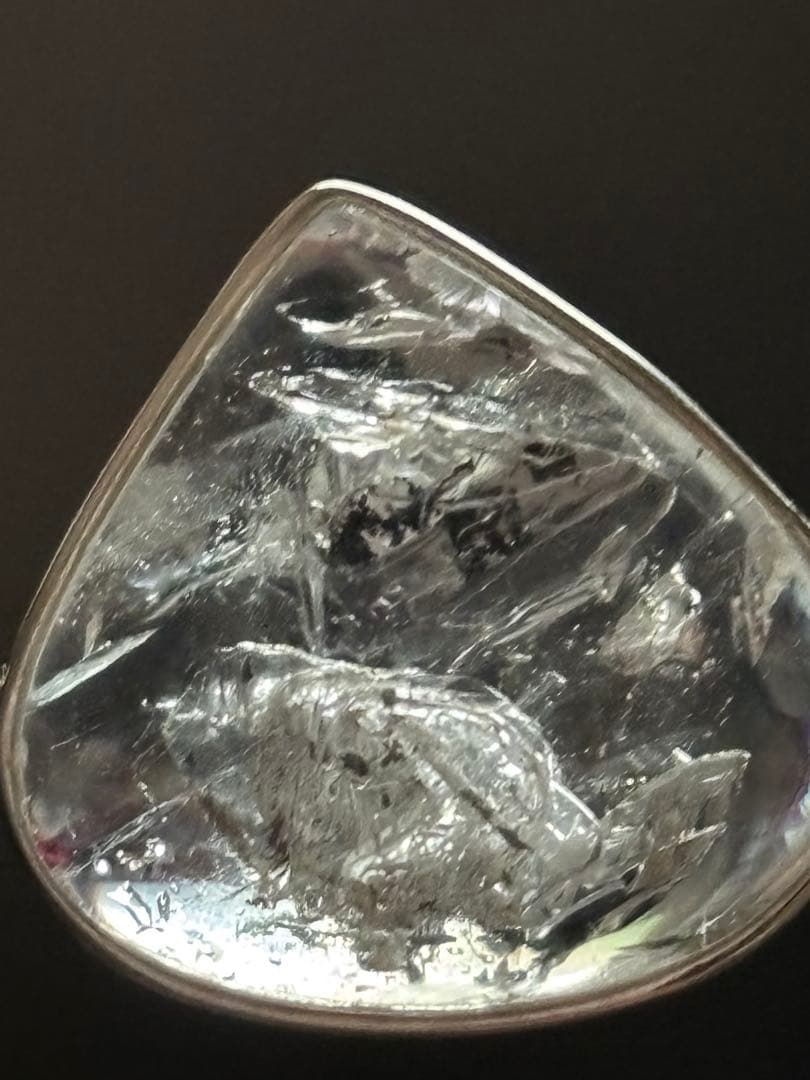 水入り水晶　流砂入り水晶　アクセサリーパーツ　ブレスレットパーツ　よく動く