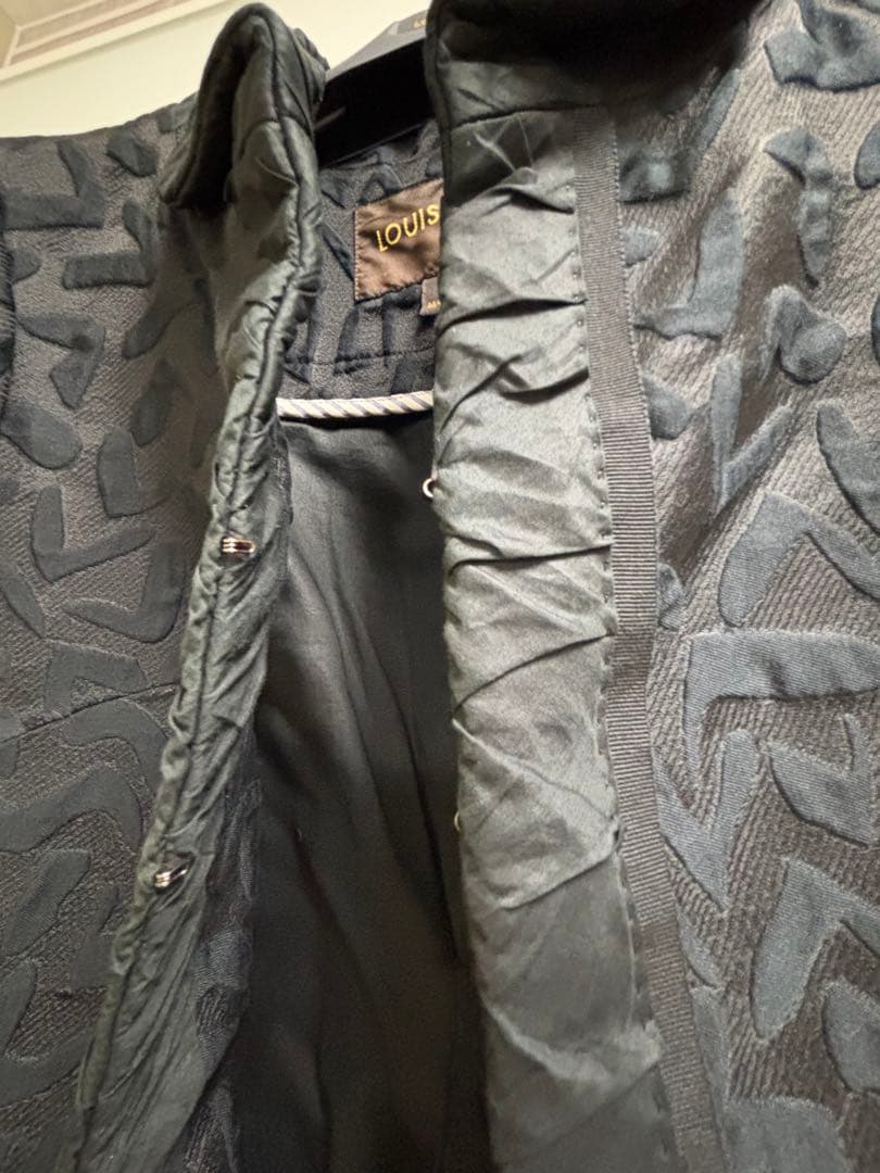 ルイヴィトン Louis Vuitton 黒　ロゴジャケット