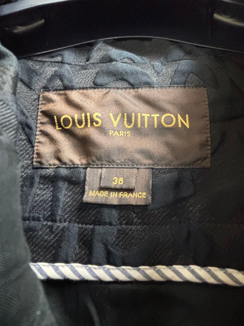 ルイヴィトン Louis Vuitton 黒　ロゴジャケット