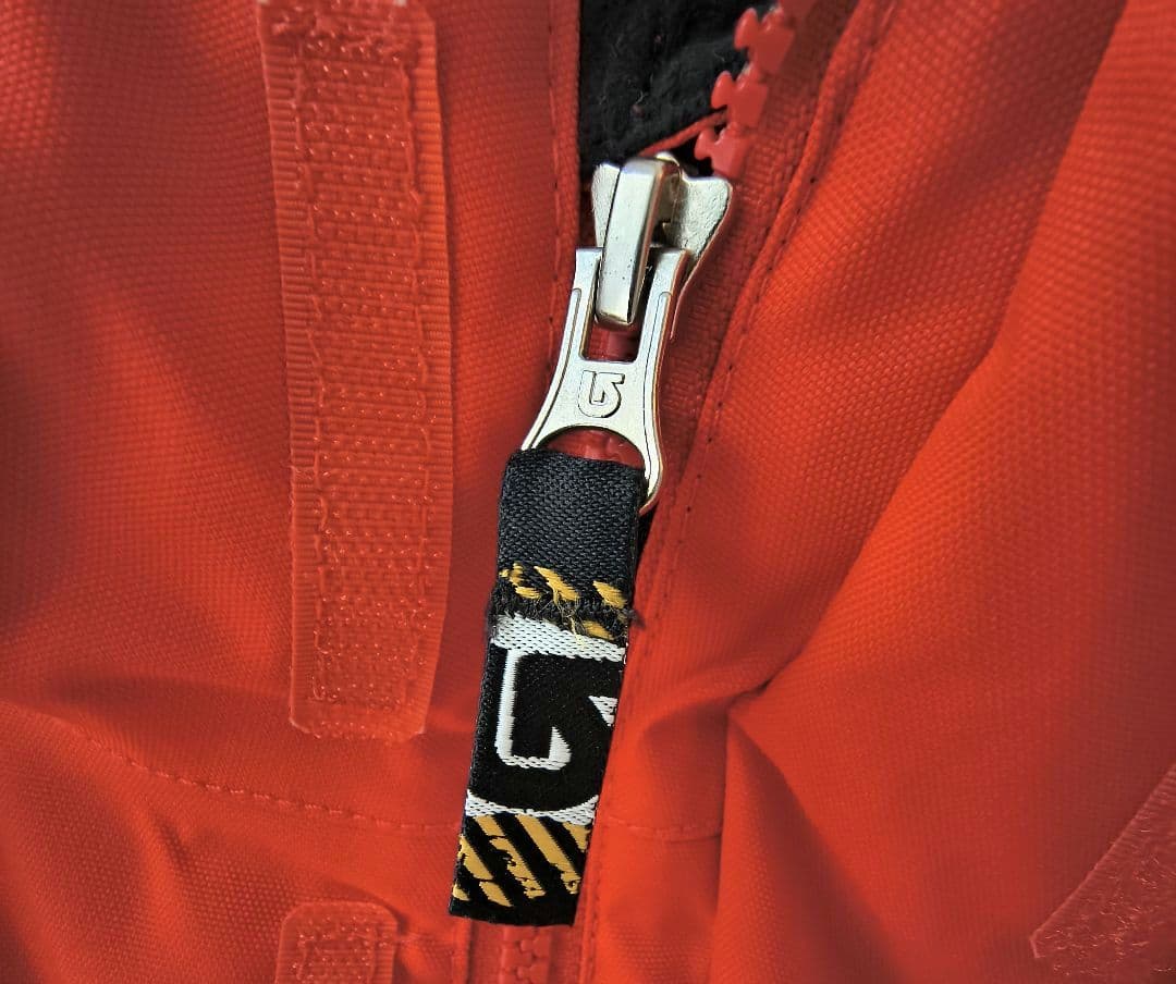 ♠元斗【バートン】✨美品　スノボージャケット　スキー　黒×赤　キッズXL