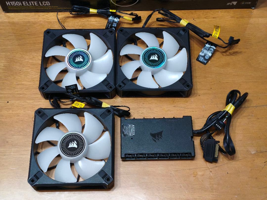 美品！Corsair H150i ELITE LCD 360mm 簡易水冷