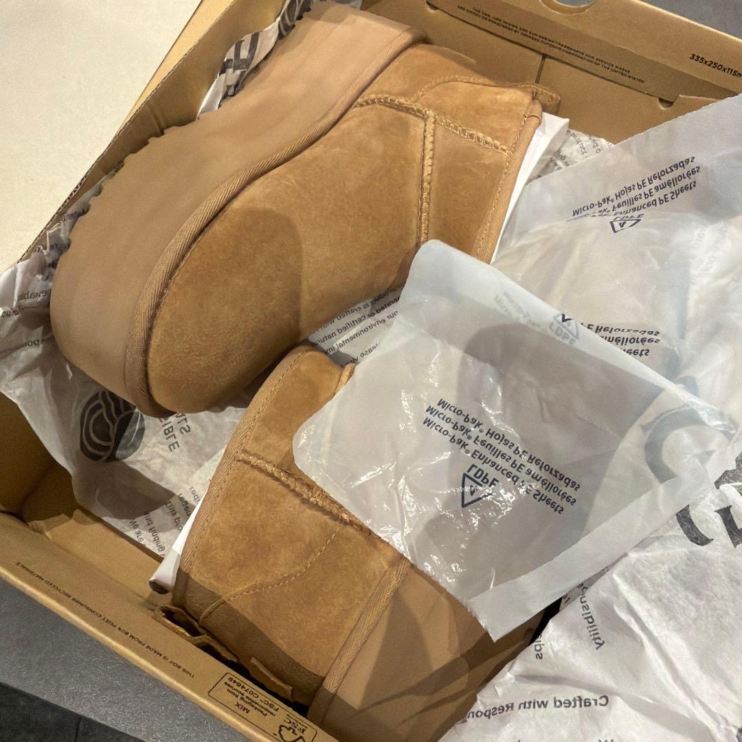 UGG クラシック ウルトラミニプラットフォーム ブーツ