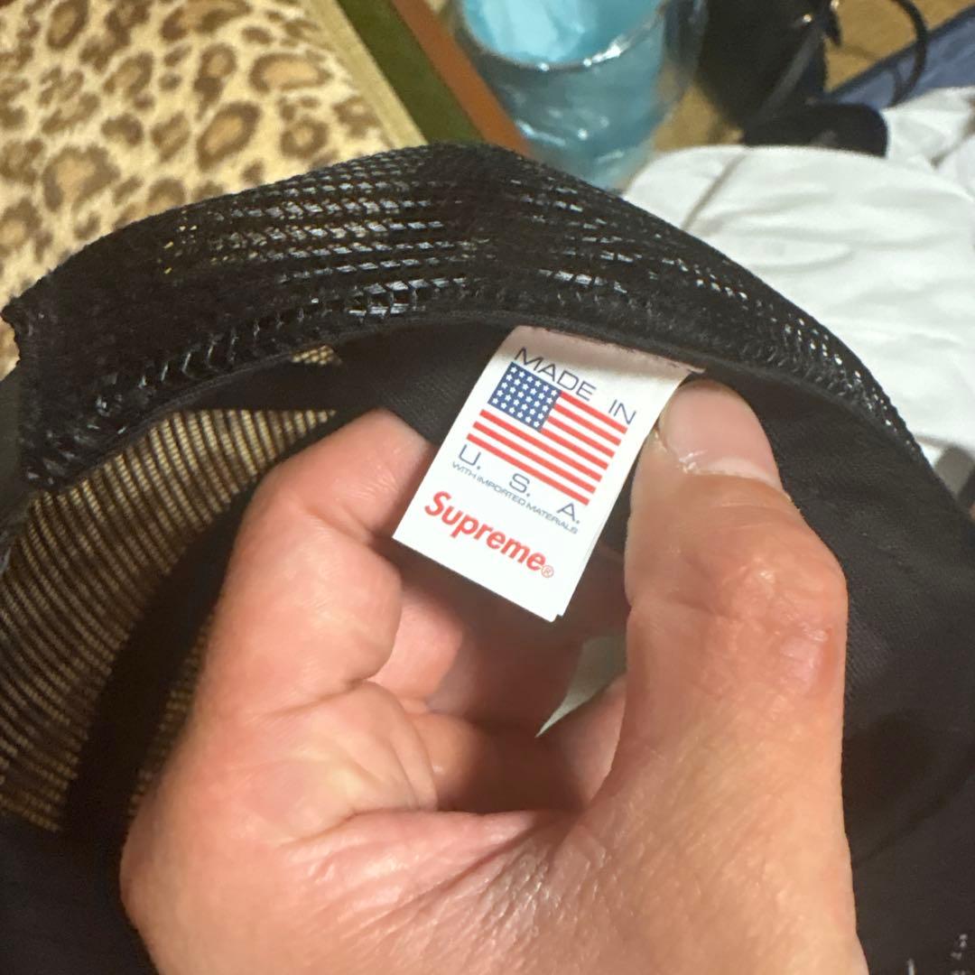 Supreme メッシュキャップ 黒色 女性シルエット
