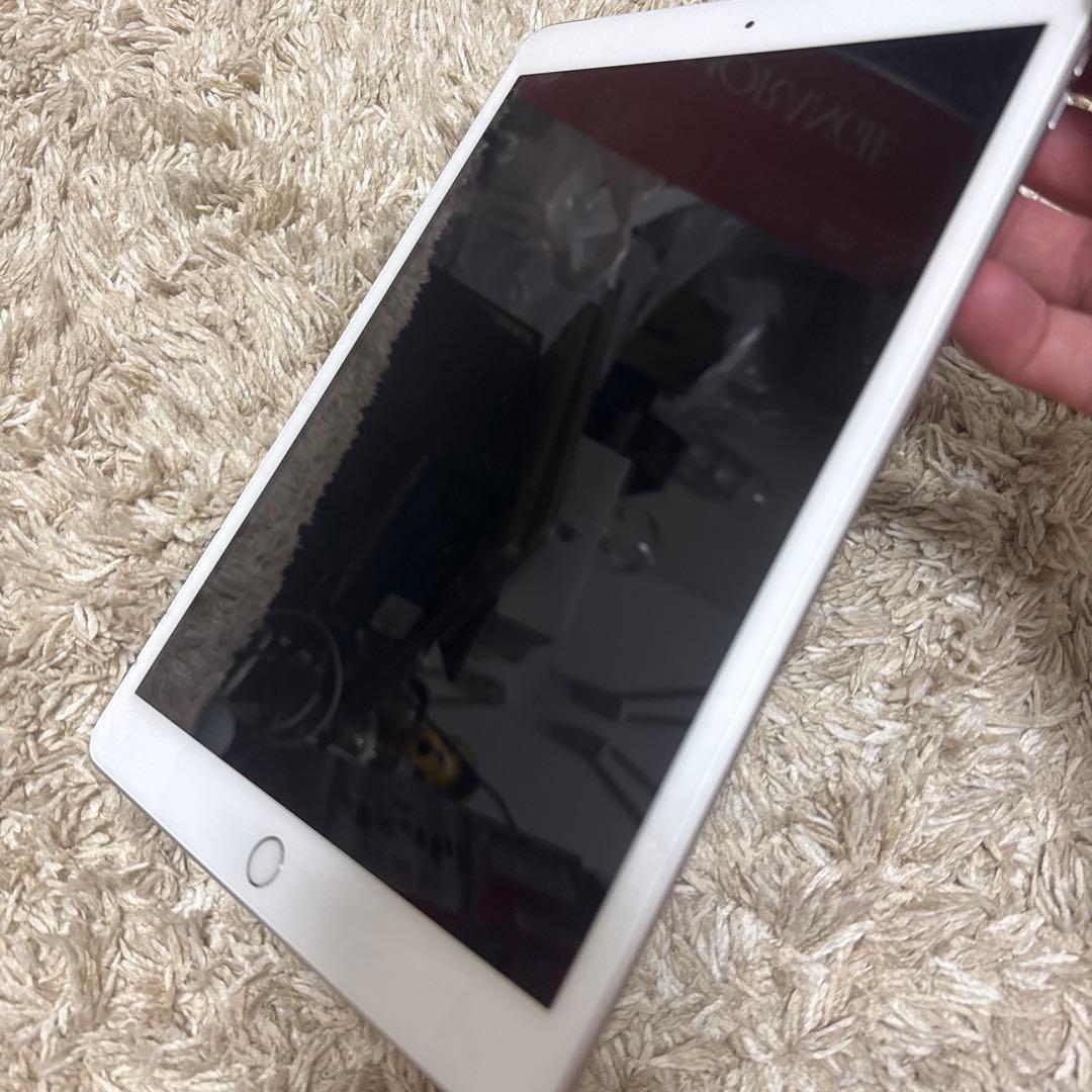 Apple iPad 8世代A2429 シルバー32GB 中古品