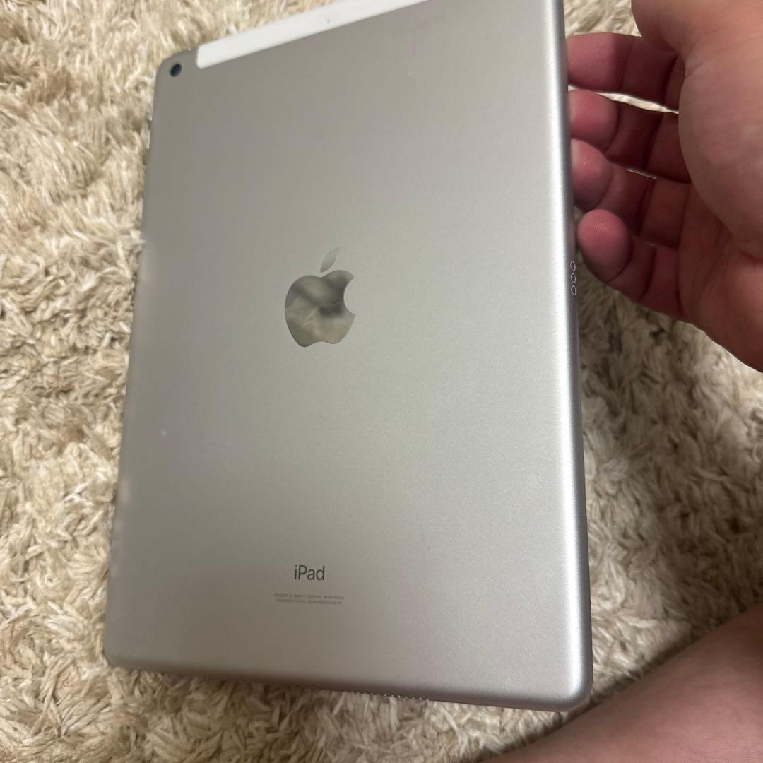 Apple iPad 8世代A2429 シルバー32GB 中古品