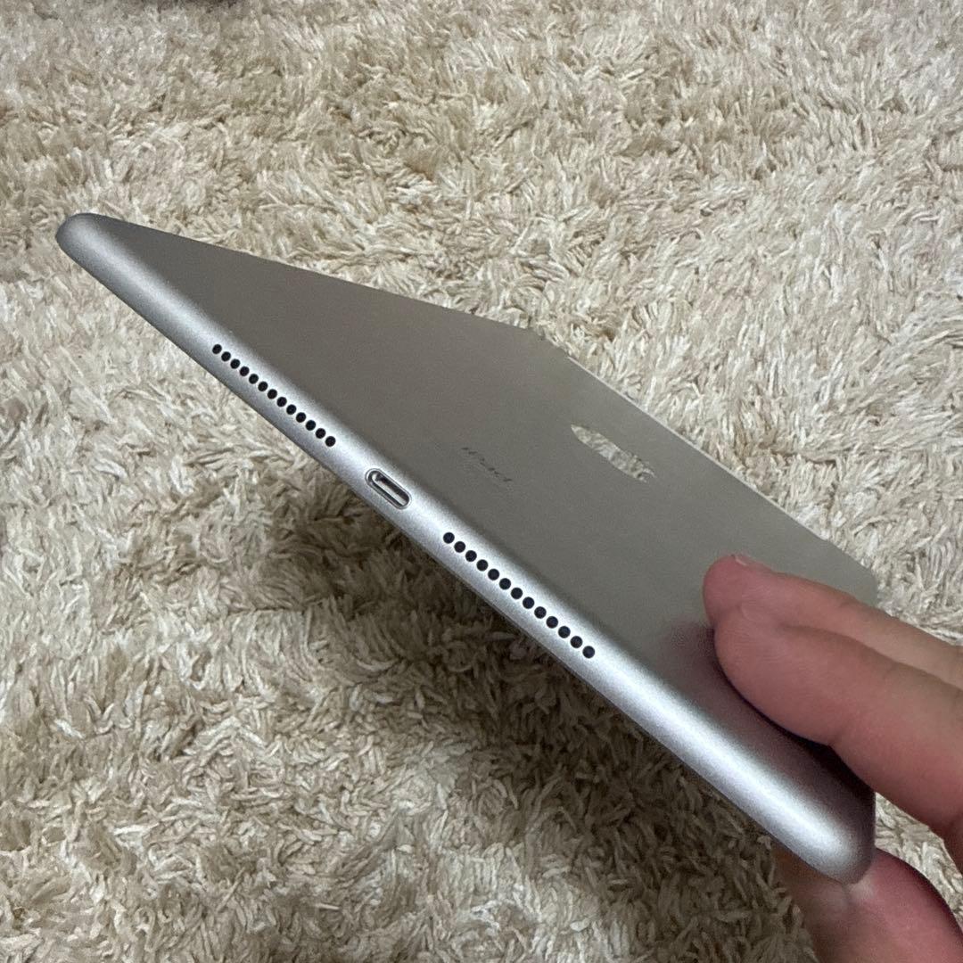 Apple iPad 8世代A2429 シルバー32GB 中古品