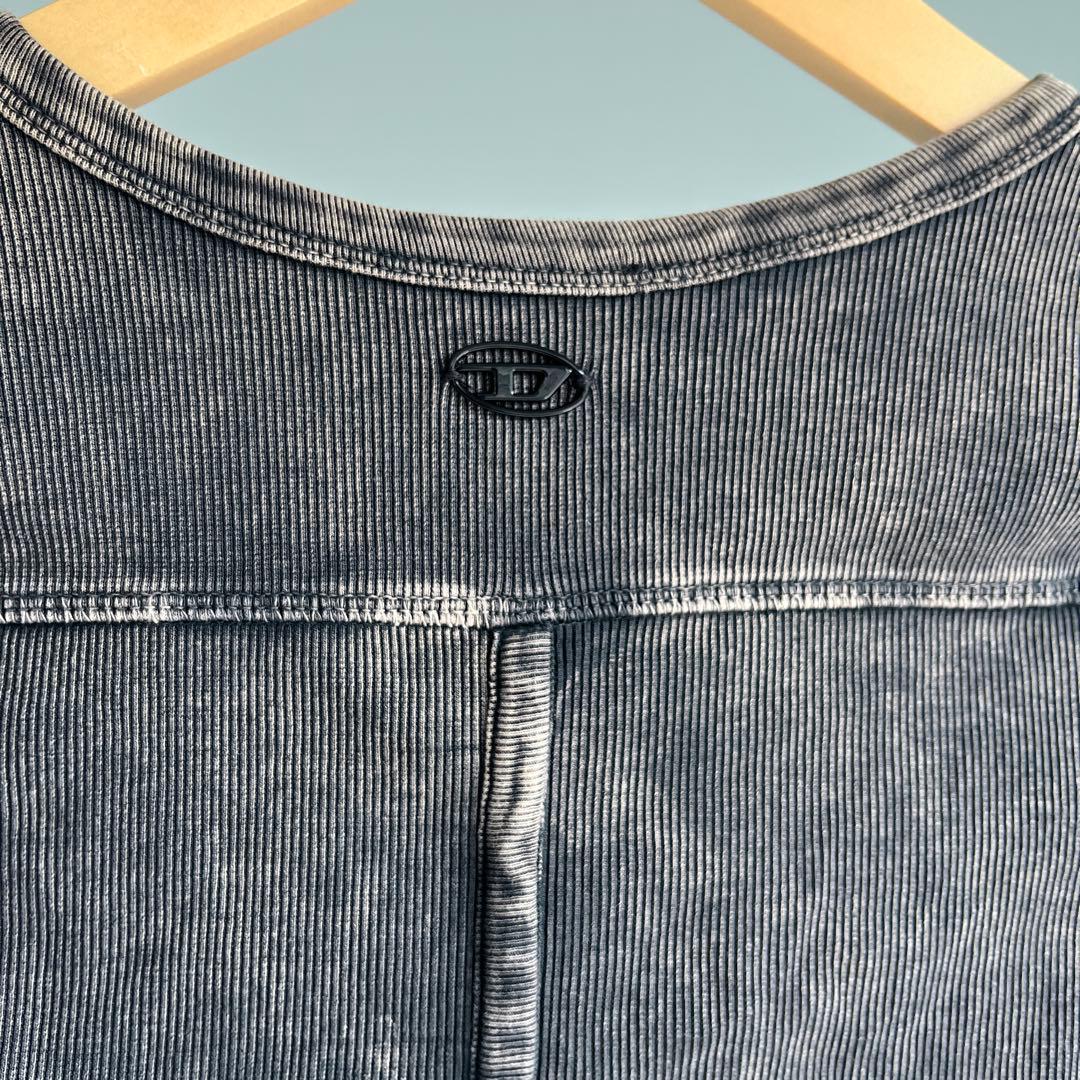 DIESEL ダークグレー ボタン付きTシャツ　T-HOLDY ベルト付き