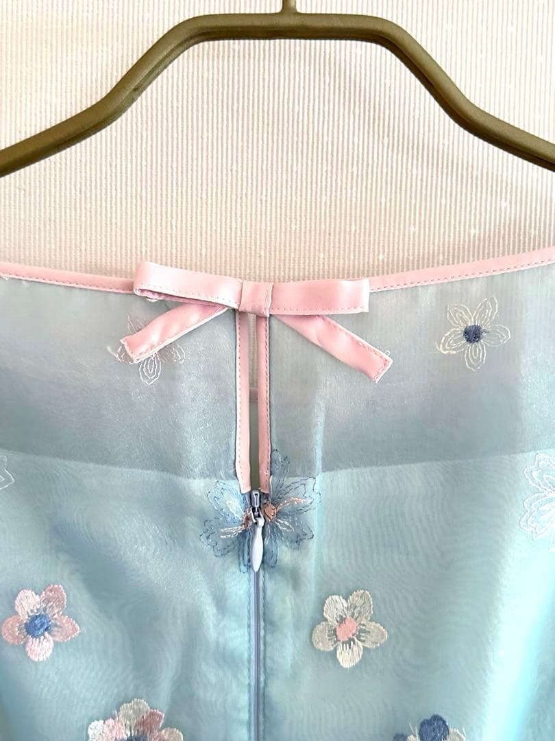 水色 花柄刺繍 ワンピース