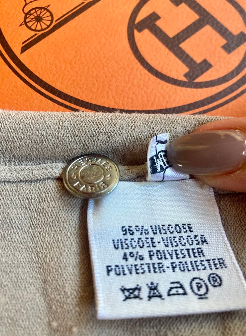 HERMES セリエボタン 7分袖 カーディガン 替えボタン付き　クリーニング済