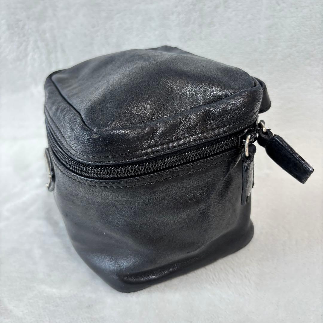 【極美品✨】PRADA プラダ　ポーチ　アクセサリーポーチ　ショルダー　レザー