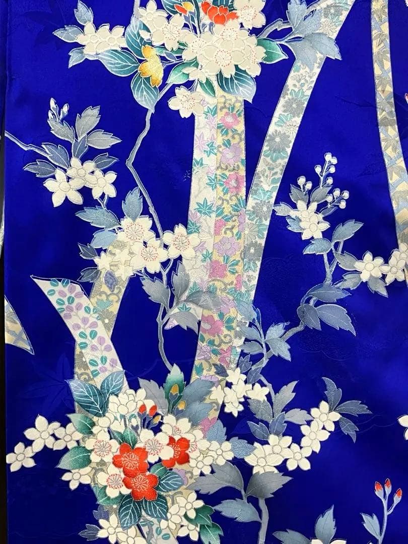 振袖　鮮やか濃青　成人式　着物　袷 紺　144〜159㌢銀　豪華華やか地紋　美品