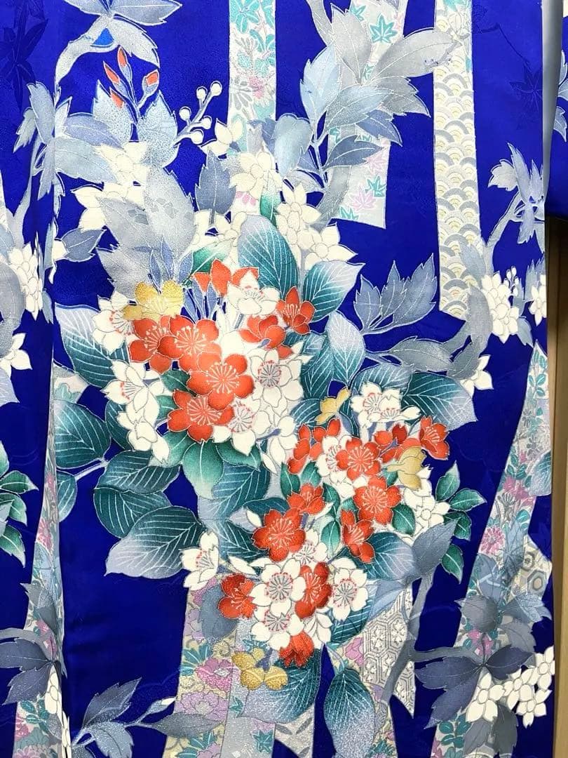 振袖　鮮やか濃青　成人式　着物　袷 紺　144〜159㌢銀　豪華華やか地紋　美品