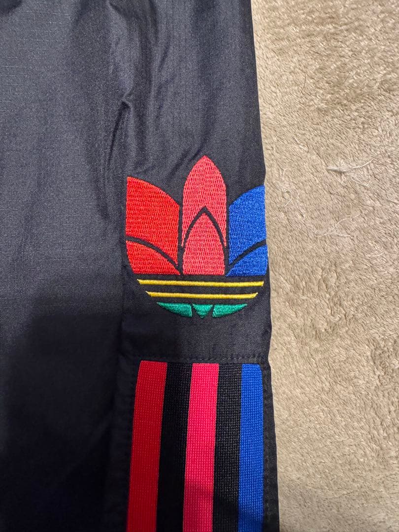 adidas アディダス トラックパンツ ウーブンパンツ 黒 赤 青