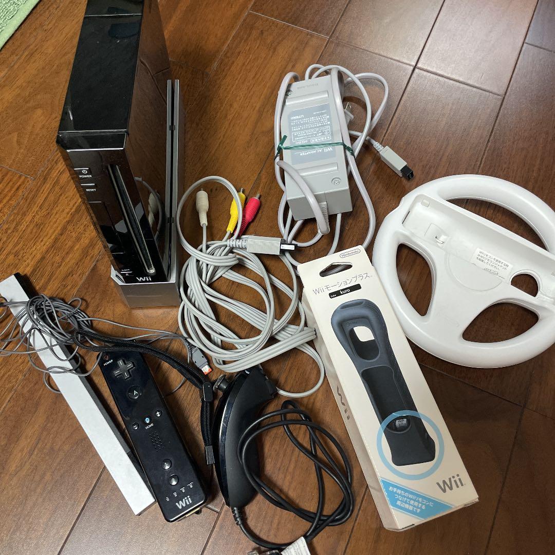Wii 本体　& Wii Fit  & ソフトなどその他